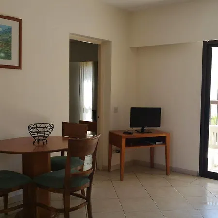 Hotel apartamentowy Panareti
