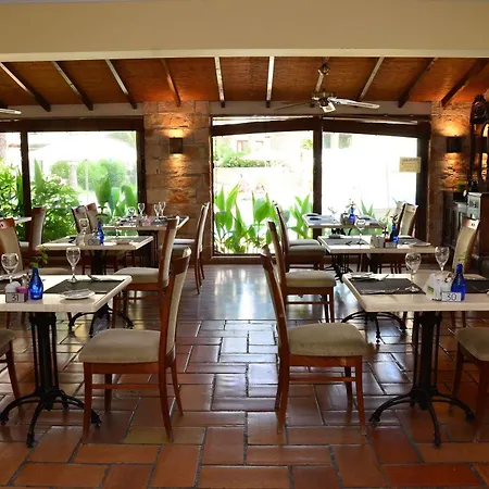 Panareti 公寓式酒店 Paphos